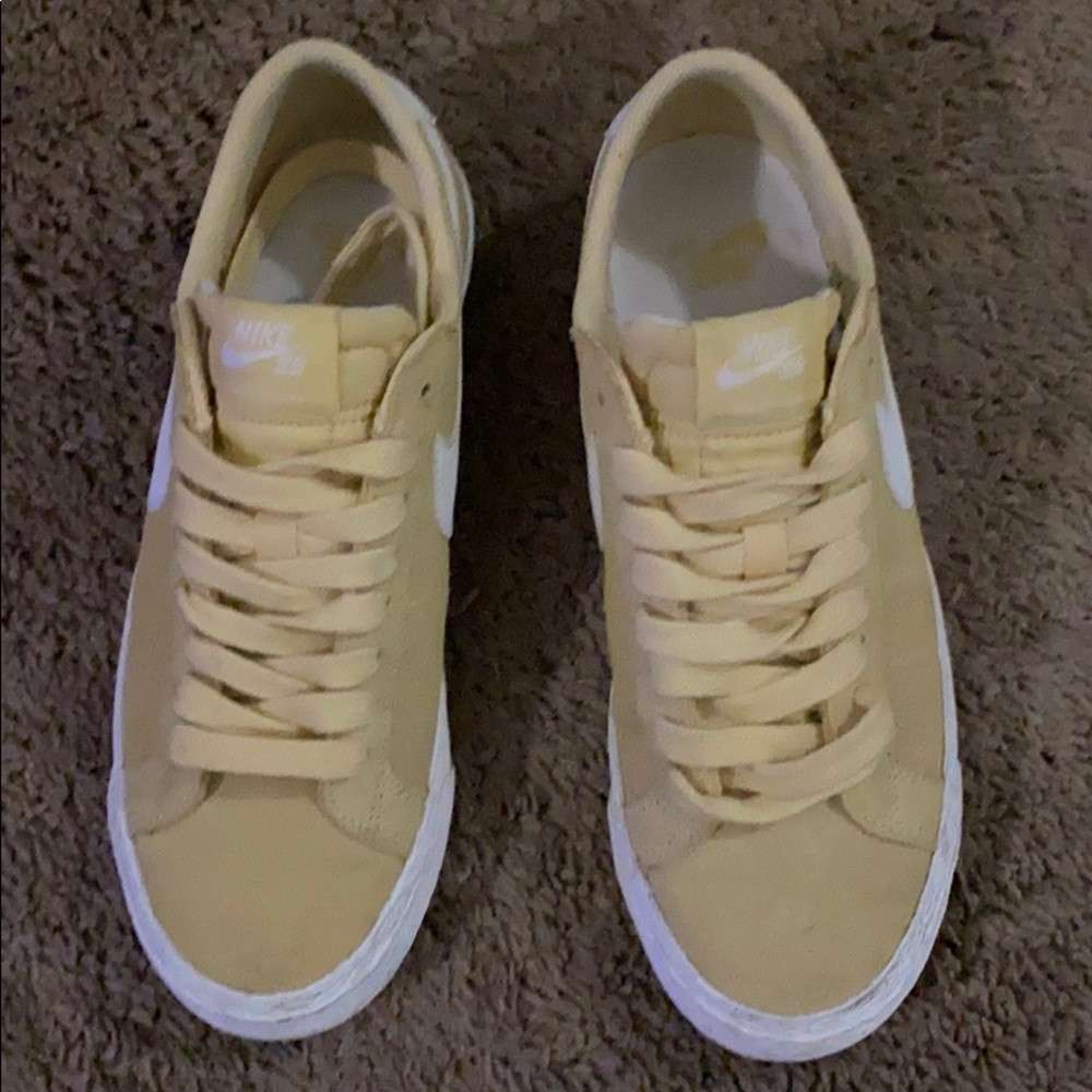 yellow nike sb